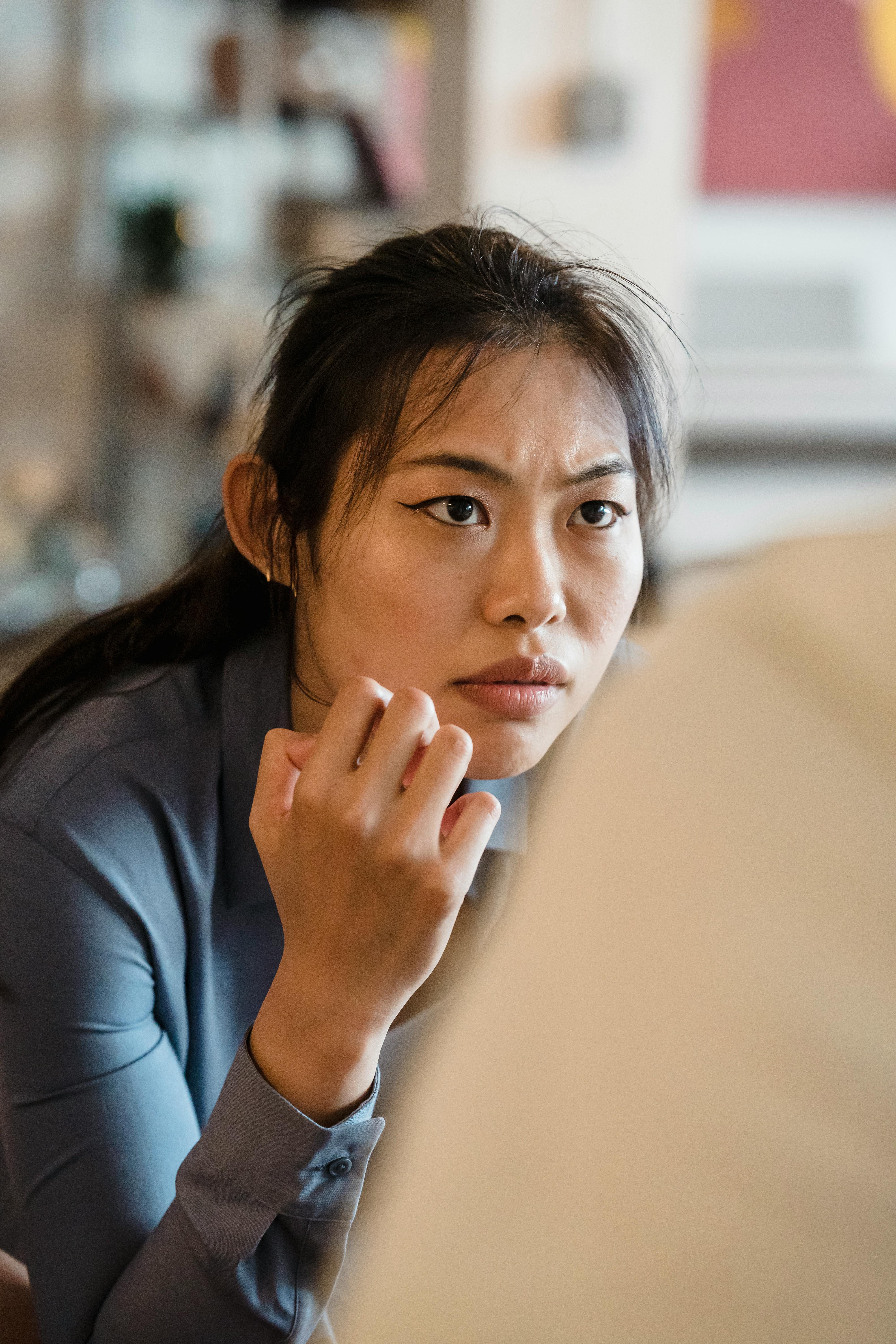 A frustrated woman arguing | Source: Pexels