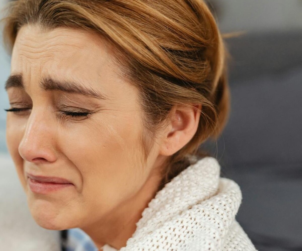 A shattered woman bursting into tears | Source: Pexels